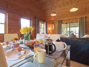 Dining - 3 bedroom accommodation in Glassel, near Banchory (Glassel, near Banchory)