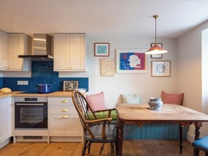Dishwasher, high chair - Blairinraish East-UK7765 (Pitlochry)