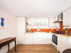 Dishwasher, high chair - Blairinraish West-UK7764 (Pitlochry)