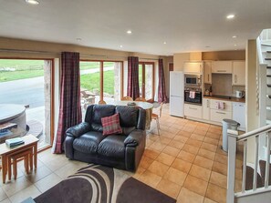 TV, fireplace - The Stables - UK7791 (Lumphanan, near Banchory)