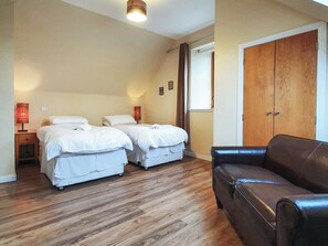 4 bedrooms, wheelchair access - The Stables - UK7791 (Lumphanan, near Banchory)