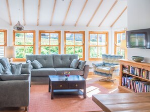 TV - 3 bedroom accommodation in Banchory (Banchory)