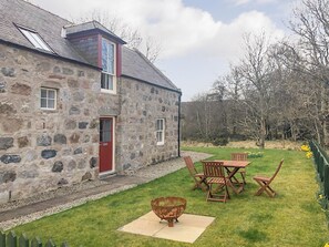 Outdoor dining - 2 bedroom accommodation in Banchory (Banchory)