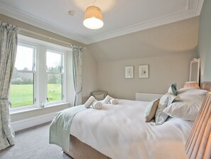 7 bedrooms, free WiFi - 7 bedroom accommodation in Potarch, near Banchory (Potarch, near Banchory)