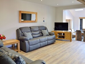 TV - 3 bedroom accommodation in Swafield, near North Walsham (Swafield, near North Walsham)
