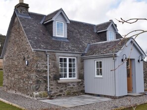 Exterior - 1 bedroom accommodation in By Dunkeld, Pitlochry (By Dunkeld, Pitlochry)