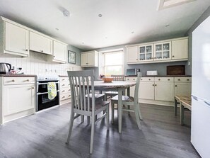 Dishwasher, high chair - Balloan Cottage-UK7382 (Dornoch)