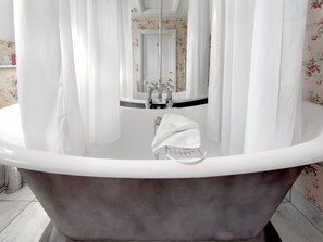 Towels - 1 bedroom accommodation in Bruern, near Chipping Norton (Bruern, near Chipping Norton)