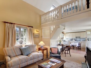 TV, fireplace - 1 bedroom accommodation in Bruern, near Chipping Norton (Bruern, near Chipping Norton)