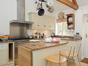 Dishwasher, high chair - 1 bedroom accommodation in Bruern, near Chipping Norton (Bruern, near Chipping Norton)