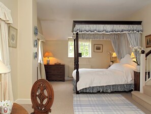 3 bedrooms, free WiFi - 3 bedroom accommodation in Bruern, near Chipping Norton (Bruern, near Chipping Norton)