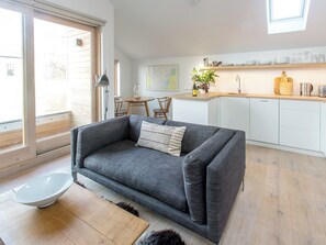 TV, fireplace - 1 bedroom accommodation in Aldeburgh (Aldeburgh)