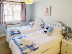 2 bedrooms, free WiFi - 2 bedroom accommodation in Thorpeness, near Aldeburgh (Thorpeness, near Aldeburgh)