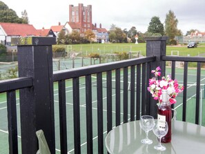 Sports court - 2 bedroom accommodation in Thorpeness, near Aldeburgh (Thorpeness, near Aldeburgh)