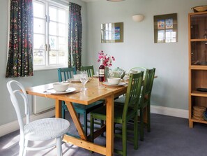 Dining - 2 bedroom accommodation in Thorpeness, near Aldeburgh (Thorpeness, near Aldeburgh)