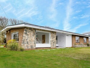 Exterior - 3 bedroom accommodation in Thorpeness, near Aldeburgh (Thorpeness, near Aldeburgh)