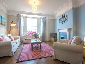 TV - 4 bedroom accommodation in Aldeburgh (Aldeburgh)