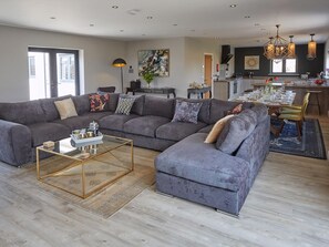 TV, fireplace - 5 bedroom accommodation in Dunholme, near Lincoln (Dunholme, near Lincoln)