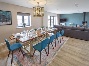 Dining - 5 bedroom accommodation in Dunholme, near Lincoln (Dunholme, near Lincoln)