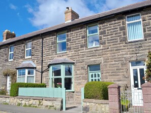 Exterior - 3 bedroom accommodation in Seahouses (Seahouses)