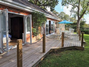 Terrace/patio - 2 bedroom accommodation in Wootton Bridge (Wootton Bridge)