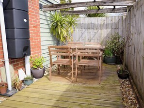 Outdoor dining - 2 bedroom accommodation in Ryde (Ryde)