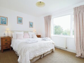 3 bedrooms, free WiFi - 3 bedroom accommodation in Yarmouth (Yarmouth)