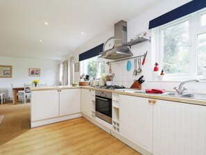 Dishwasher - 3 bedroom accommodation in Yarmouth (Yarmouth)