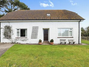 Exterior - 3 bedroom accommodation in Yarmouth (Yarmouth)