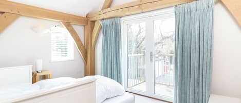 4 bedrooms, free WiFi, bed sheets