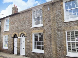 Exterior - 2 bedroom accommodation in Yarmouth (Yarmouth)
