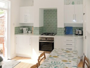 Dishwasher - 2 bedroom accommodation in Yarmouth (Yarmouth)