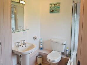 Bathroom - 2 bedroom accommodation in Pelynt, near Looe (Pelynt, near Looe)