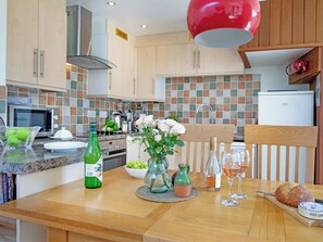 Dishwasher, high chair - 1 bedroom accommodation in Bovey Tracey (Bovey Tracey)