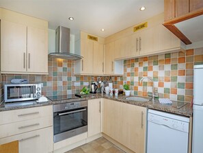 Dishwasher, high chair - 1 bedroom accommodation in Bovey Tracey (Bovey Tracey)