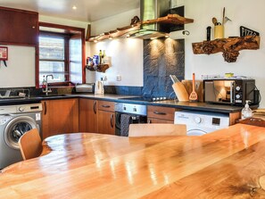 High chair - Ochiltree Cottage - UK7781 (Newton Stewart)