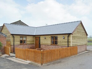 Exterior - 2 bedroom accommodation in Bickley, near Malpas (Bickley, near Malpas)
