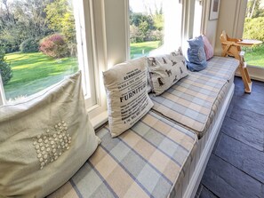 Interior - 6 bedroom accommodation in Brading, near Sandown (Brading, near Sandown)