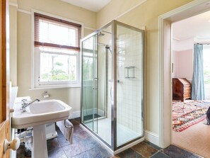 Towels - 6 bedroom accommodation in Brading, near Sandown (Brading, near Sandown)