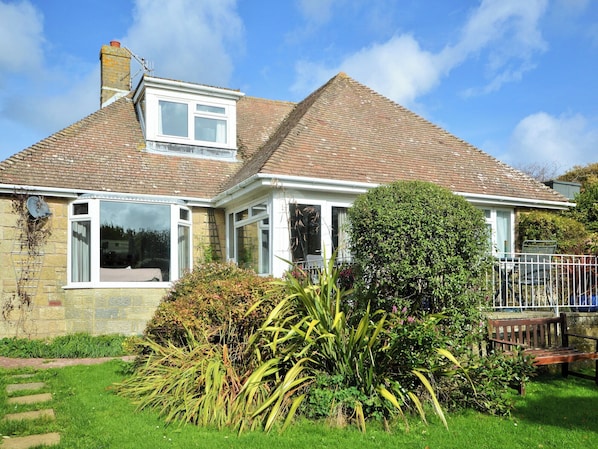 Exterior - 3 bedroom accommodation in Limerstone, near Brightstone (Limerstone, near Brightstone)