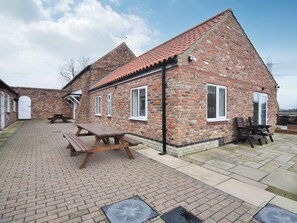 Outdoor dining - 2 bedroom accommodation in Murton, near York (Murton, near York)