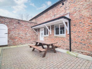 Outdoor dining - 2 bedroom accommodation in Murton, near York (Murton, near York)