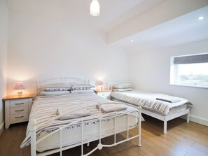 3 bedrooms, free WiFi - 3 bedroom accommodation in Murton, near York (Murton, near York)