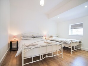 3 bedrooms, free WiFi - 3 bedroom accommodation in Murton, near York (Murton, near York)