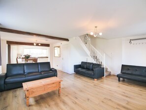 TV - 2 bedroom accommodation in Murton, near York (Murton, near York)