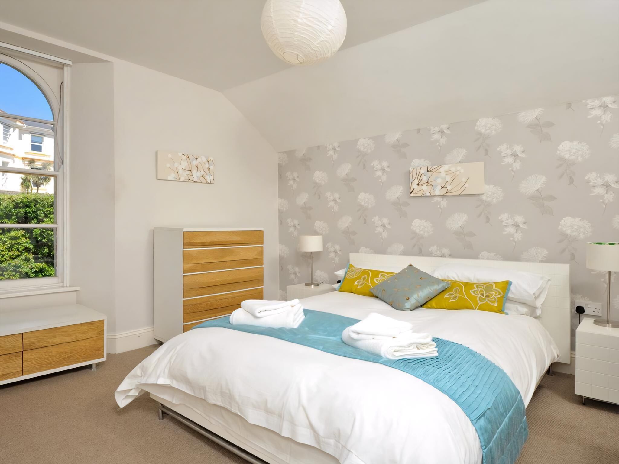 This Second Floor Holiday Apartment Is Close To The Heart Of Torquay. - ペイントン
