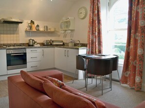 High chair - 1 bedroom accommodation in Torquay (Torquay)