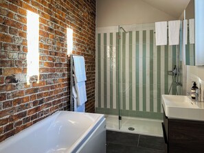 Towels - The Dairy & Annex - UKC7805 (Brinkburn Priory)
