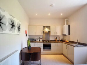 High chair - 1 bedroom accommodation in Torquay (Torquay)