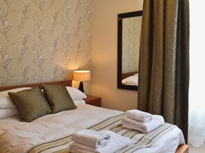 1 bedroom, free WiFi - This ground floor apartment is close to Torquay’s harbour, as well as Paignton. (Torquay)